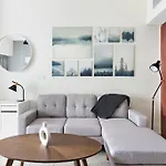 Stonetree - Stylish Studio Near Metro Station
