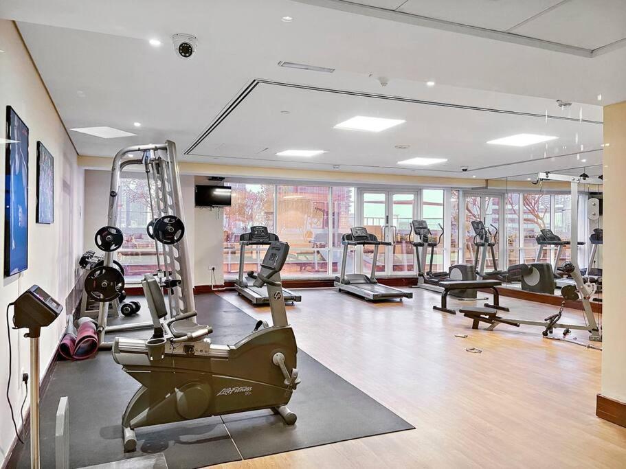 Stonetree - Stylish Near Metro Station * Dubai