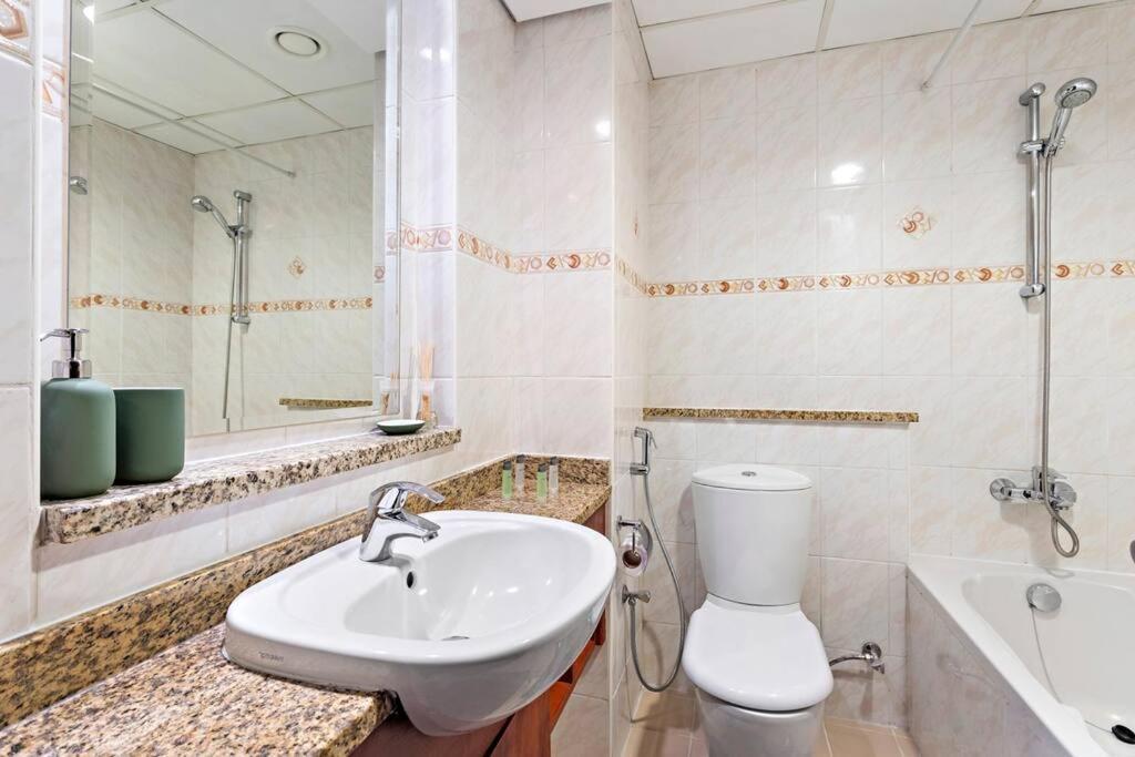 Apartment Stonetree - Stylish Near Metro Station Dubai